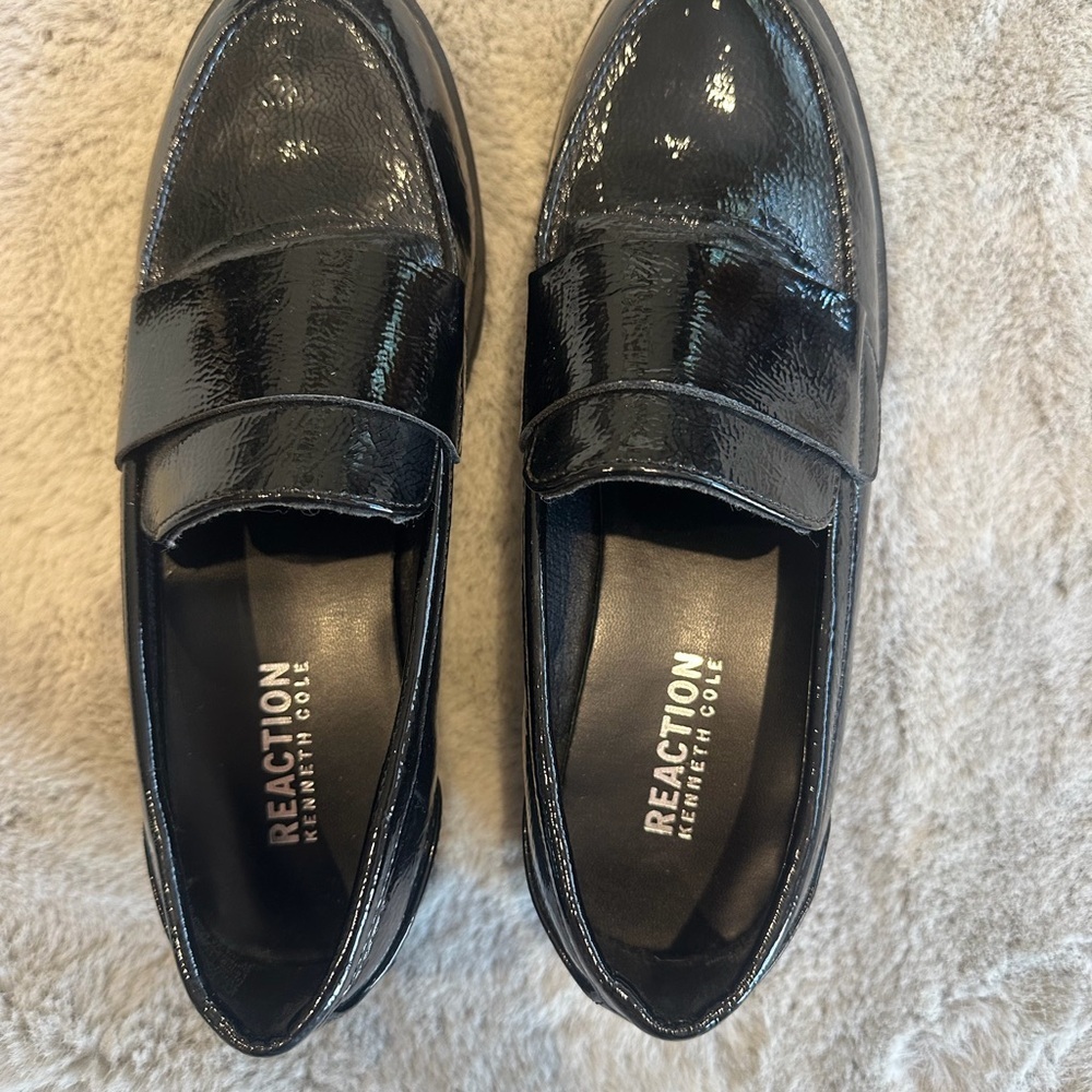 Fern Patent Loafer Kenneth Cole Reaction - Women’s black patent loafers size 6 - Picture 7 of 9